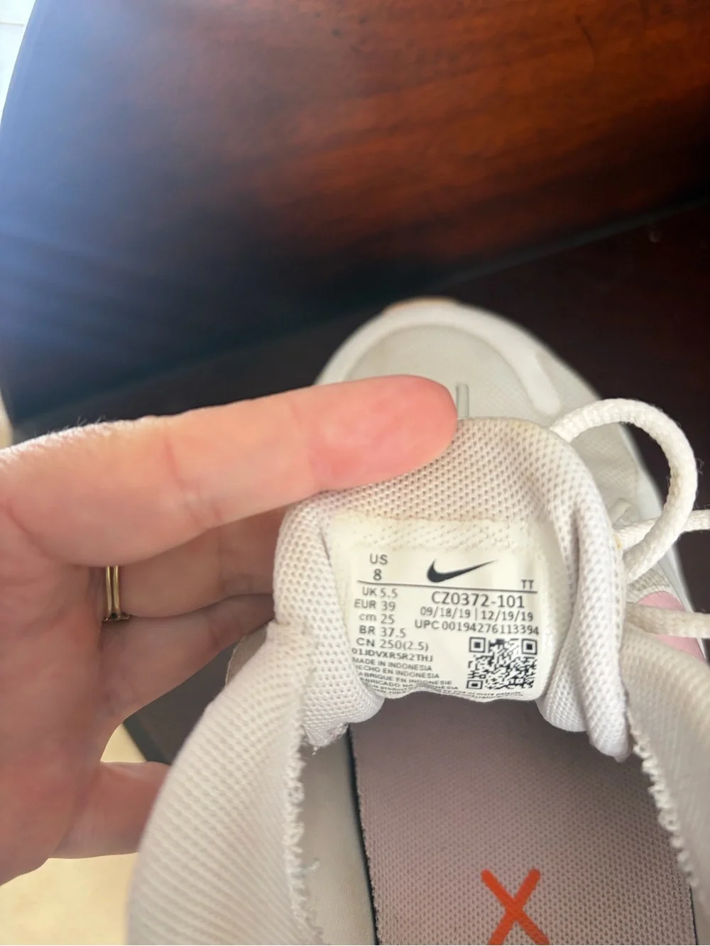 Nike Women's White and Light Pink Athletic Sneakers